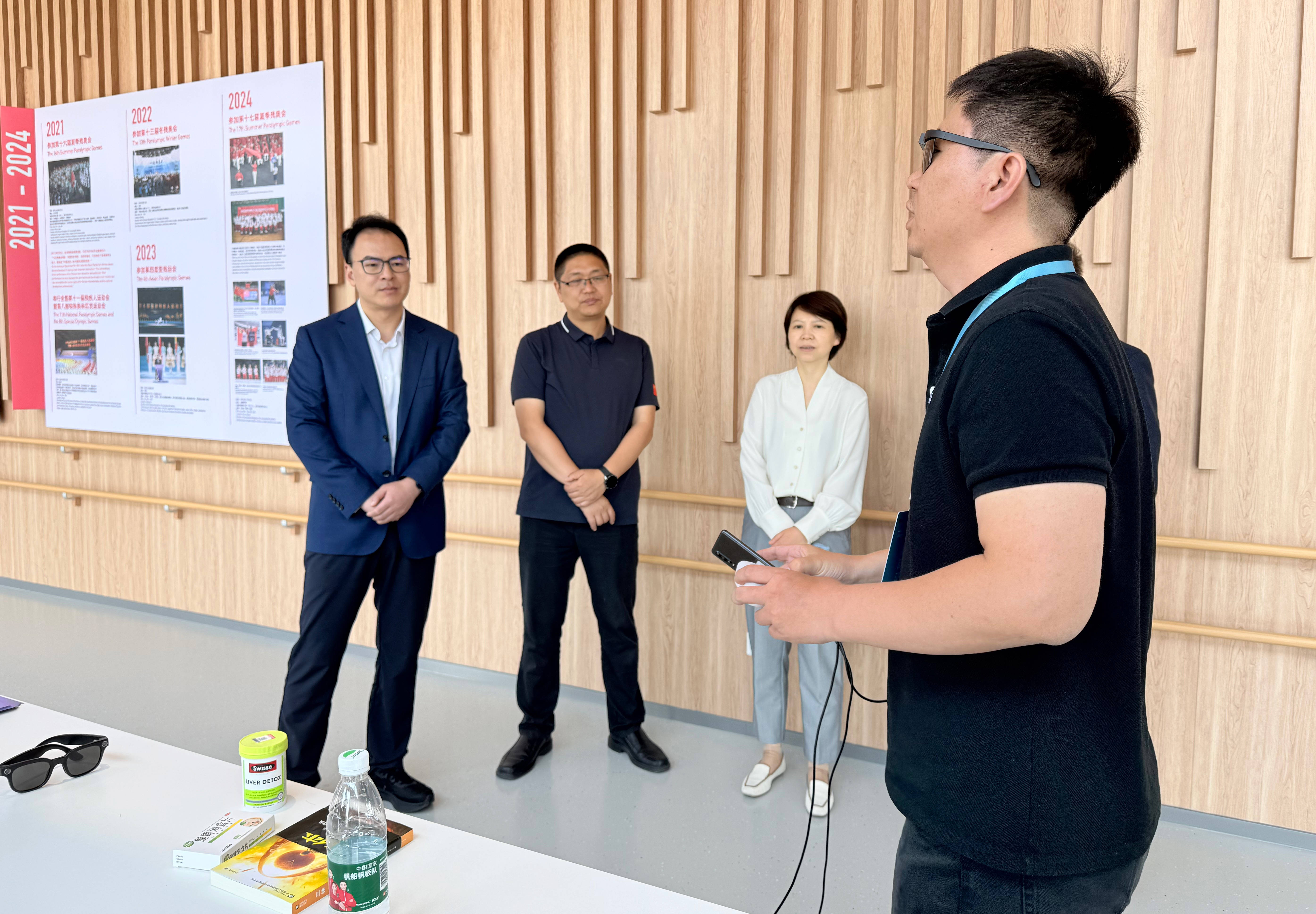 亮相2025长三角残健融合运动会开启“视界”新篇瓦力棋牌游戏联汇科技Homer好马AI视障眼镜(图3)
